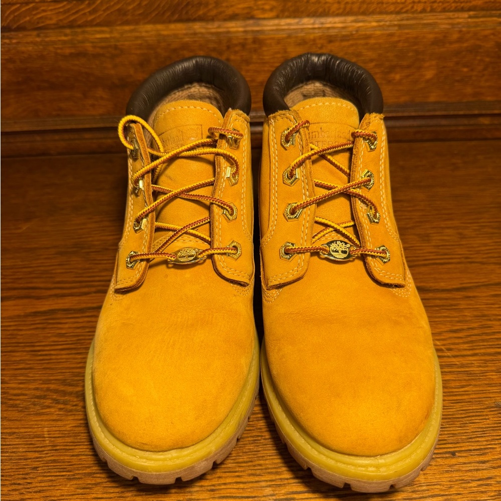 Timberland Nellie Classic Nubuck Yellow Low Top Chucka Women’s Boots. Size 6.5.